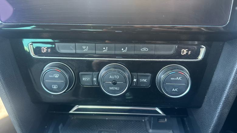 Volkswagen Passat 2.0 TDI R-Line 4dr DSG [Panoramic Roof] Diesel Saloon